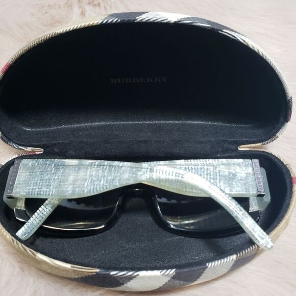 Authentic Burberry women's sunglass - Picture 6 of 7